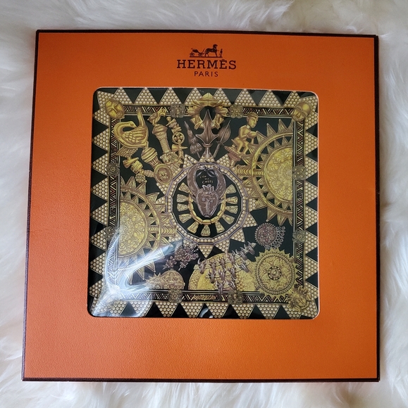 Hermès L'or Des Chefs/ The Gold of the Chiefs Silk Scarf - Picture 1 of 10